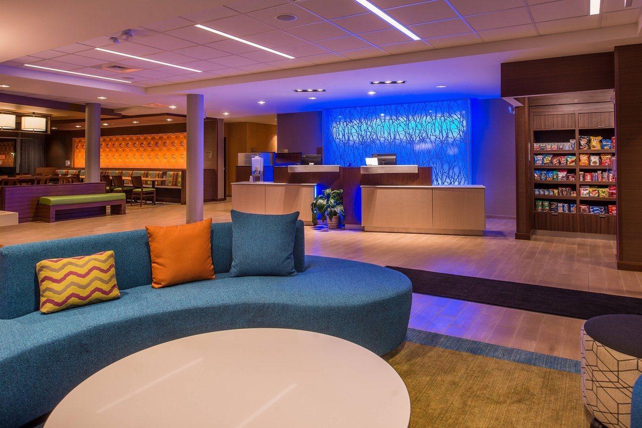 Fairfield & By Marriott St. Louis Westport Hotel 3*